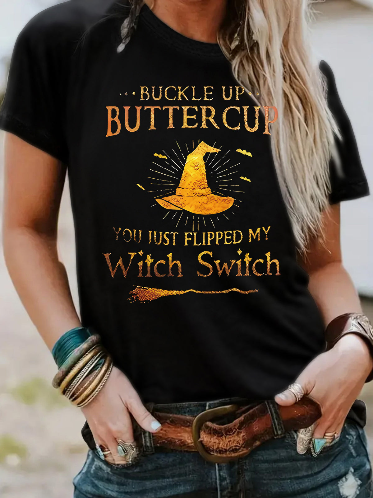 T-shirt Halloween letters and wizard hat